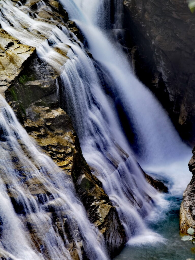 Riesige Wassermengen lassen den Bad Gastein Wasserfall magisch wirken