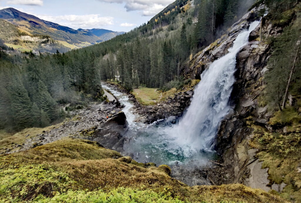 Die Krimmler Wasserfälle sind insgesamt 385 Meter hoch